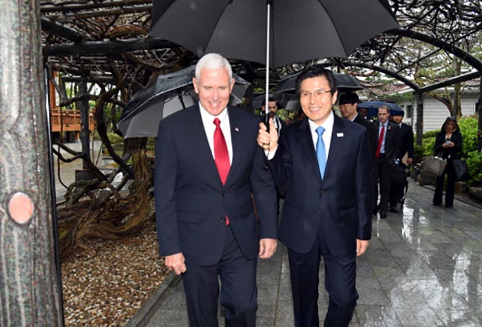 Mike_Pense_Vice President_0418_03.jpg